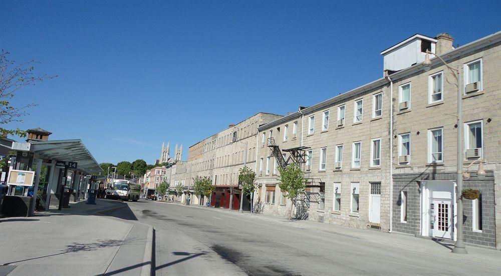 Royal Inn And Suites At Guelph Exterior photo
